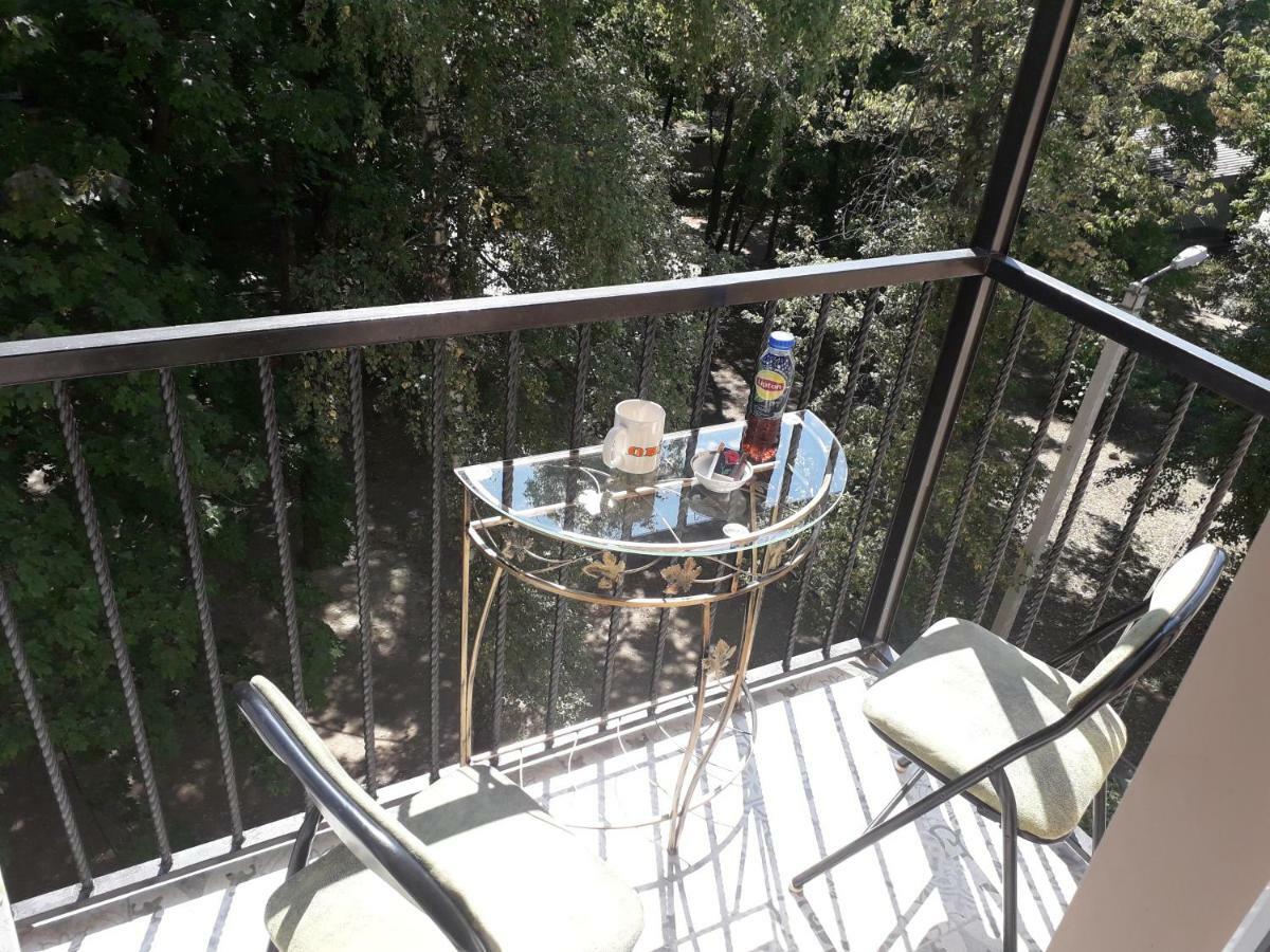 Apartment 30 M2 On Sergei Esenin 11 Харків Екстер'єр фото
